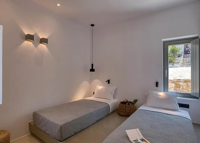 Clementina Paros * Naousa