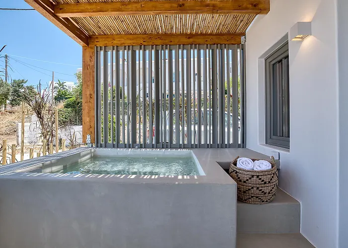 Clementina Paros * Naousa