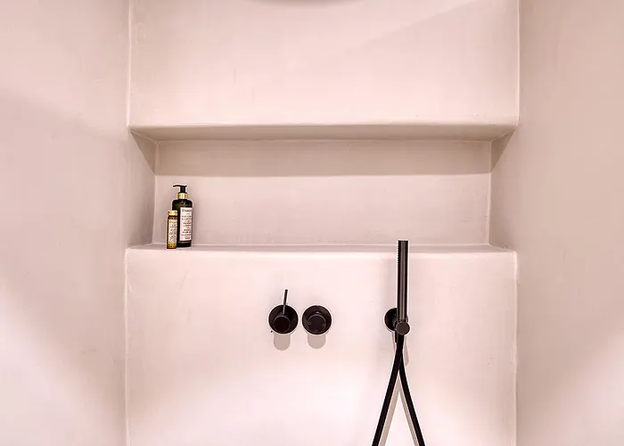 Clementina Paros Naousa