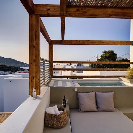 Clementina Paros