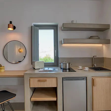 Clementina Paros شقة