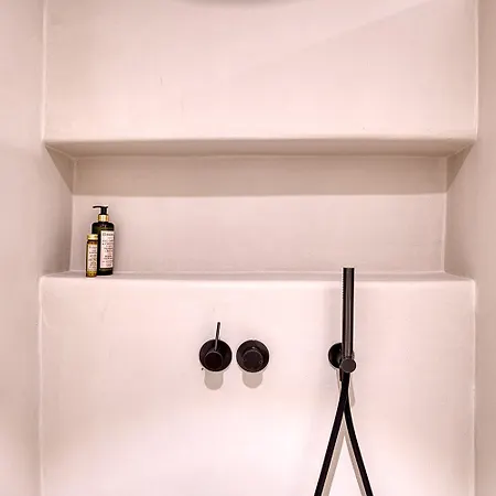 Clementina Paros ناوسا