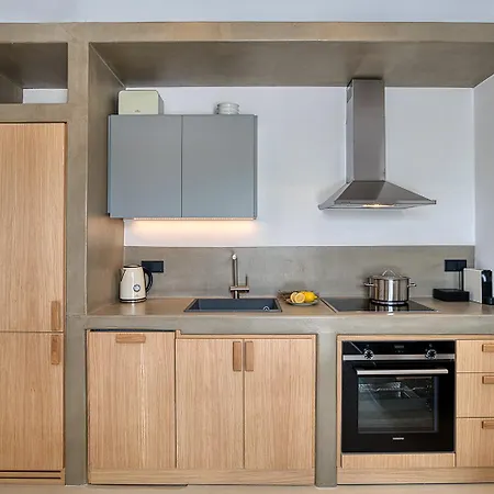 Clementina Paros شقة