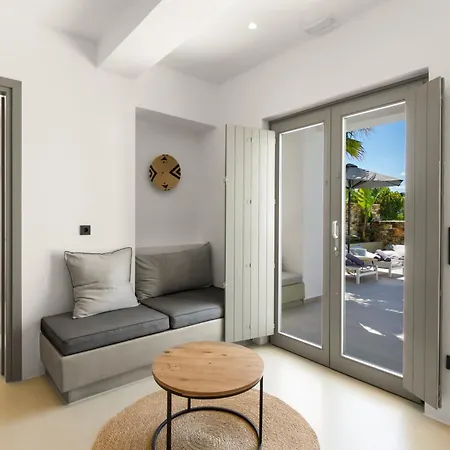 Clementina Paros Apartment