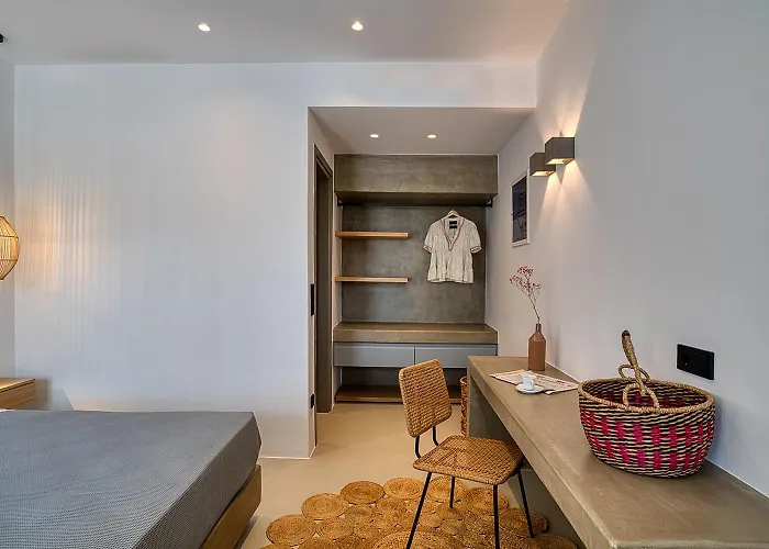 Clementina Paros Naousa